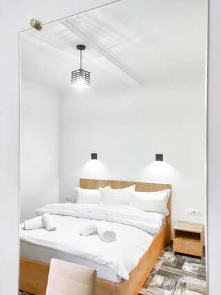 Отель WESTAY Hotel Тбилиси Номер с кроватью размера «queen-size»-5